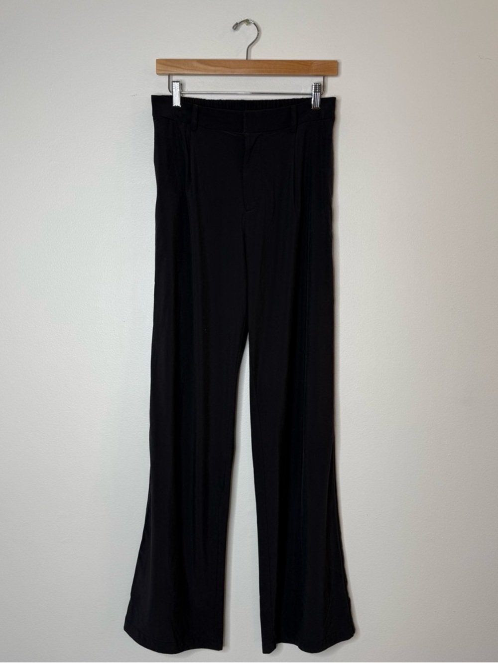 Vuori Villa Trouser in black size medium inseam 33” - Picture 2 of 14